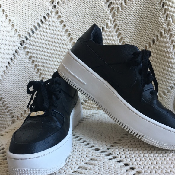 Air Force 1 - Picture 2 of 6